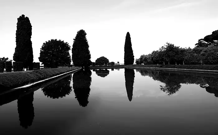 Villa Adriana bianco e nero