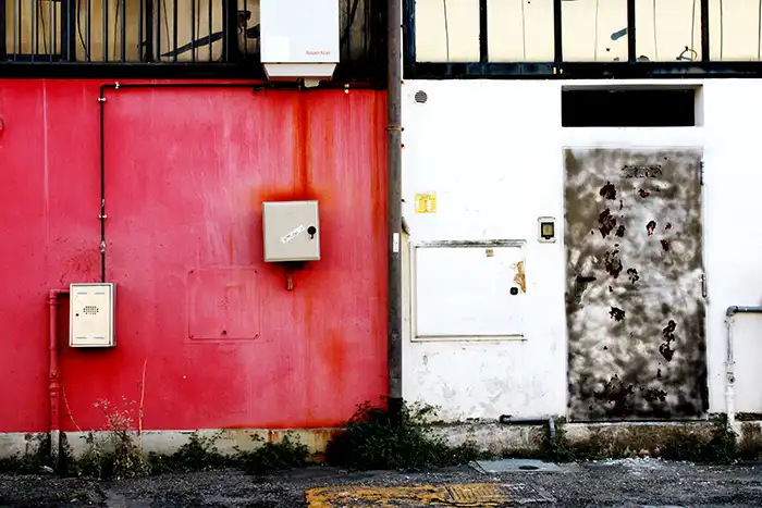 Muro rosso e bianco