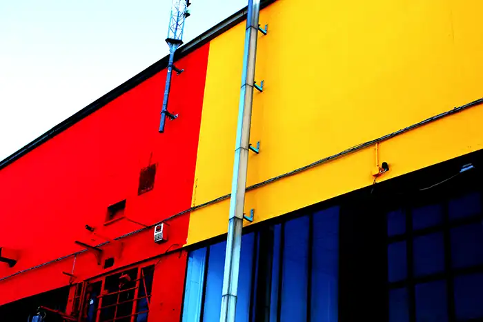 Muro rosso e giallo