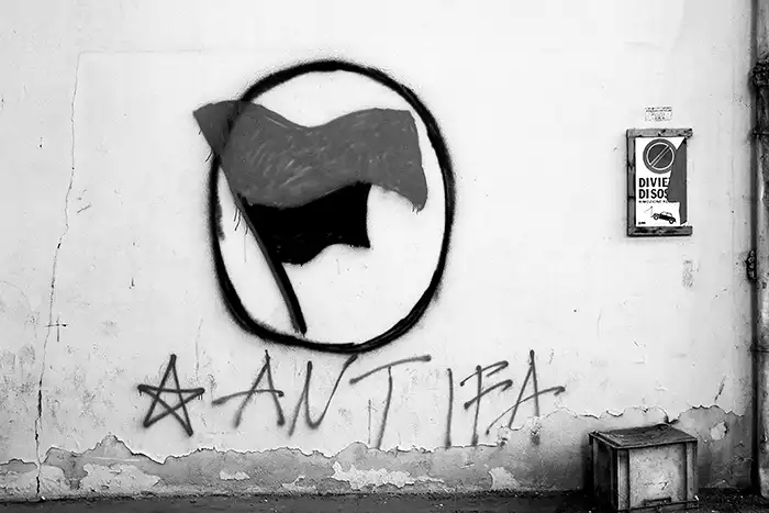 Antifa bianco e nero